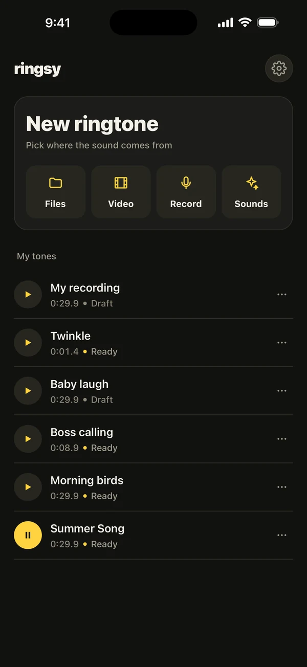 Màn hình chính Ringsy (giao diện tiếng Anh) với thư viện âm, nơi menu của mỗi âm có Set as alarm và Add to favorites
